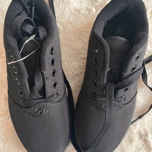 Heeleys Black wheeled shoes